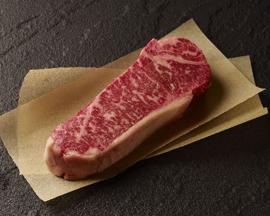 0000818_wagyu-aged-boneless-strip-steak_882.jpeg